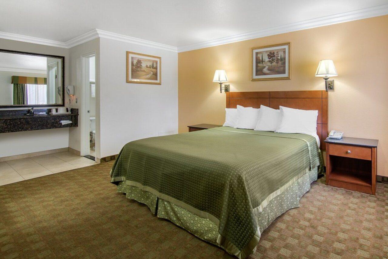 Rodeway Inn Adelanto US 395 Esterno foto
