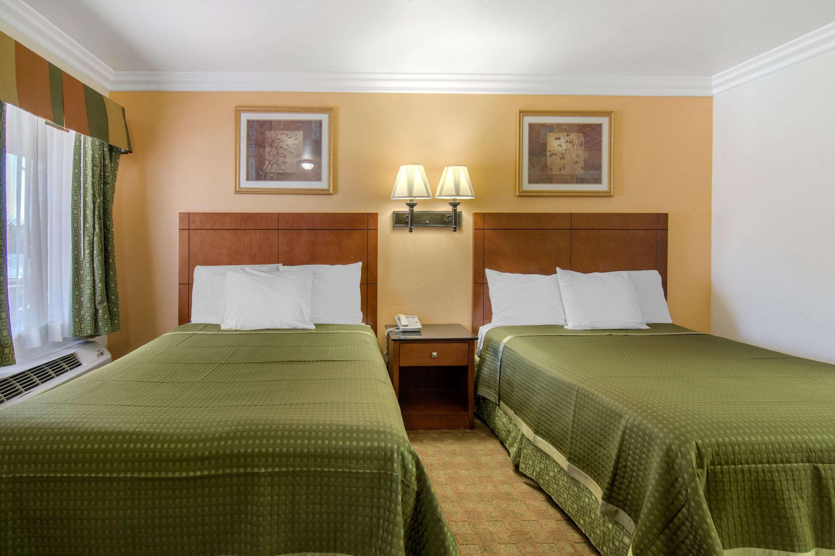 Rodeway Inn Adelanto US 395 Esterno foto
