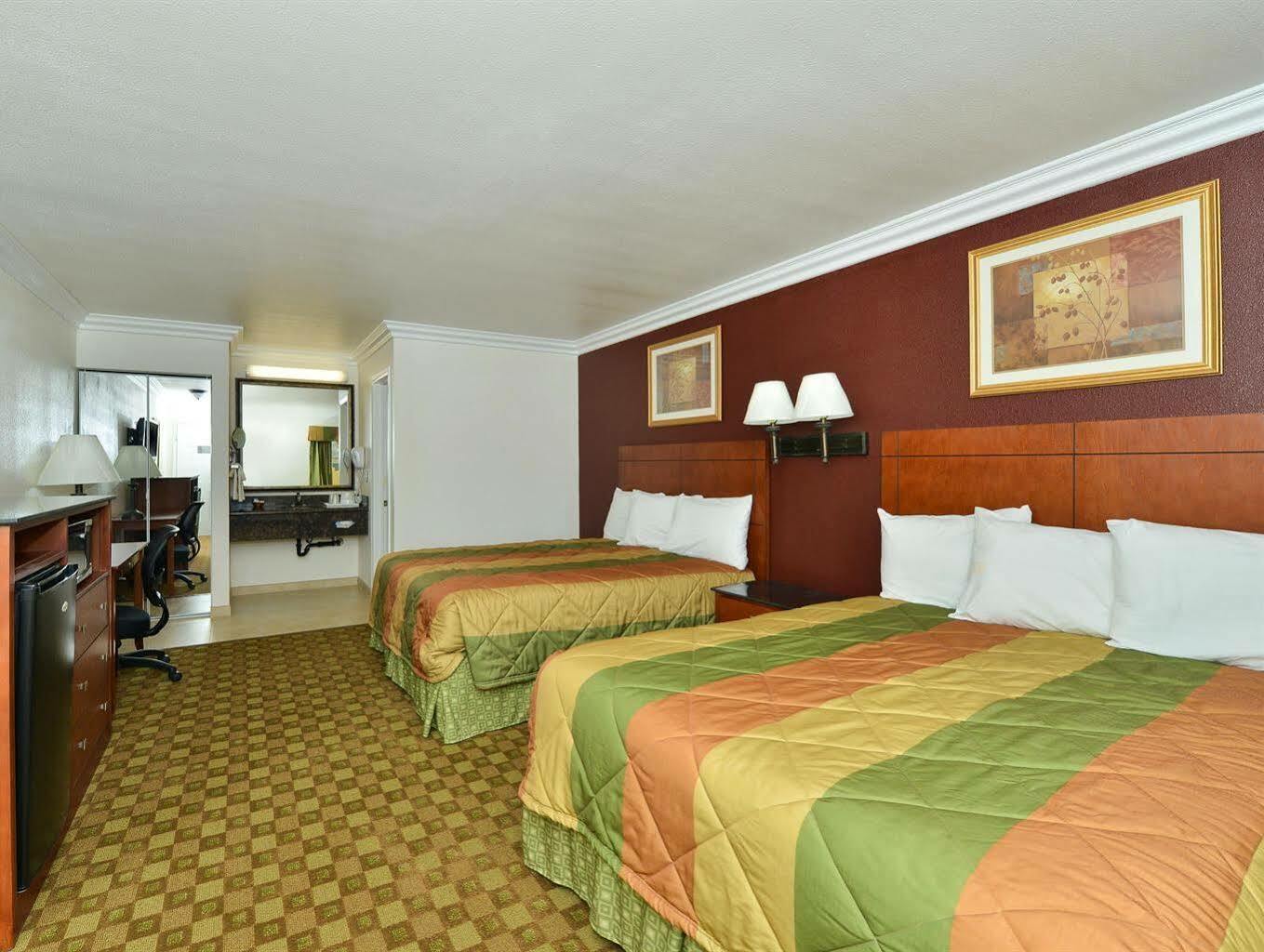 Rodeway Inn Adelanto US 395 Esterno foto